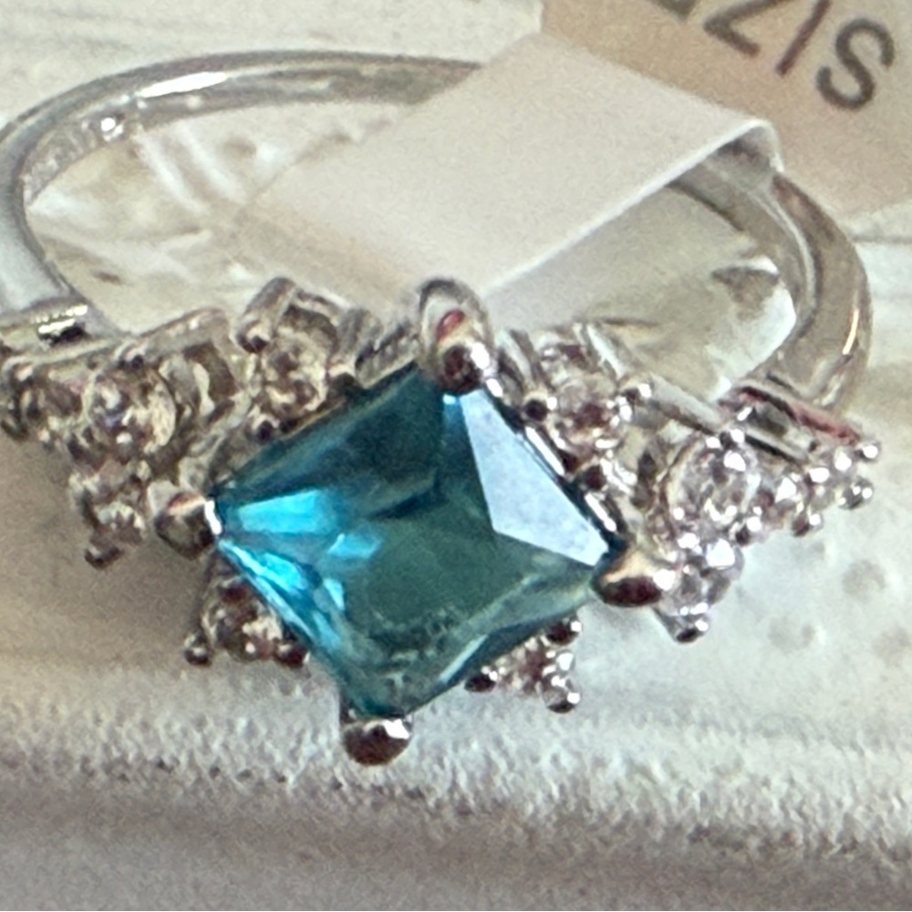 Elegant Silver Ring with Blue Gemstone